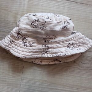 Baby Bucket Hat
Rabbit Bear Organic Cotton Airplane Print
Size 3–6 Months